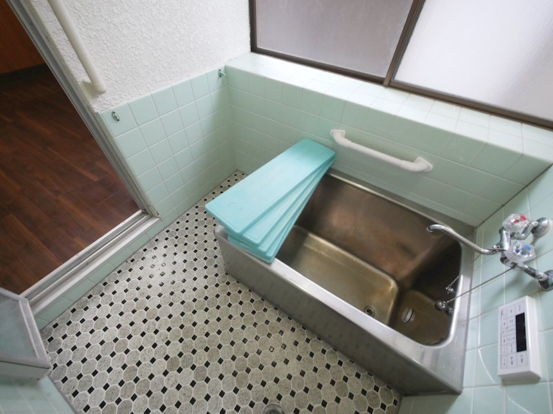 バス・シャワールーム　便利な追焚給湯付き！