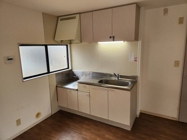 キッチン　同物件別号室の写真です。