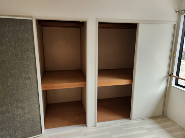 収納　同物件別号室の写真です。