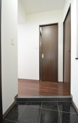 玄関　※同物件別号室参考写真