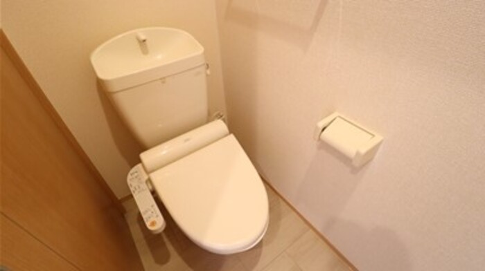 トイレ　温水洗浄暖房便座