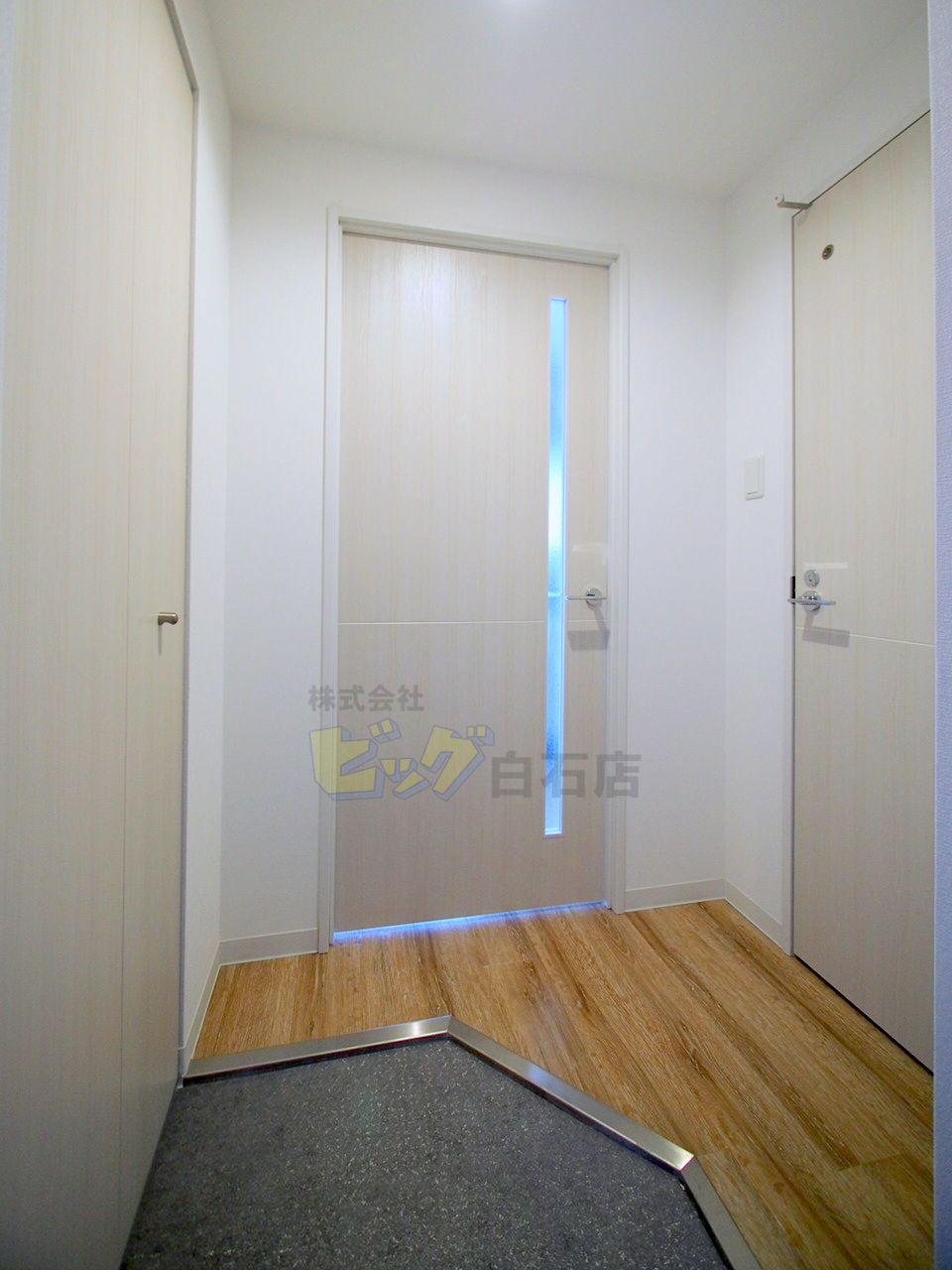 玄関　広々とした玄関です♪