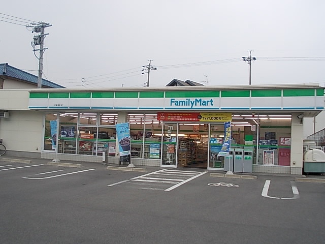 コンビニ　ファミリーマート（コンビニ）まで400m