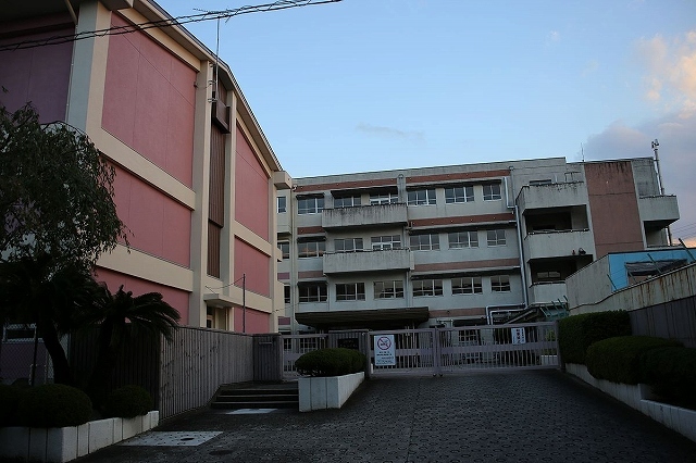 小学校　前山小学校（小学校）まで240m