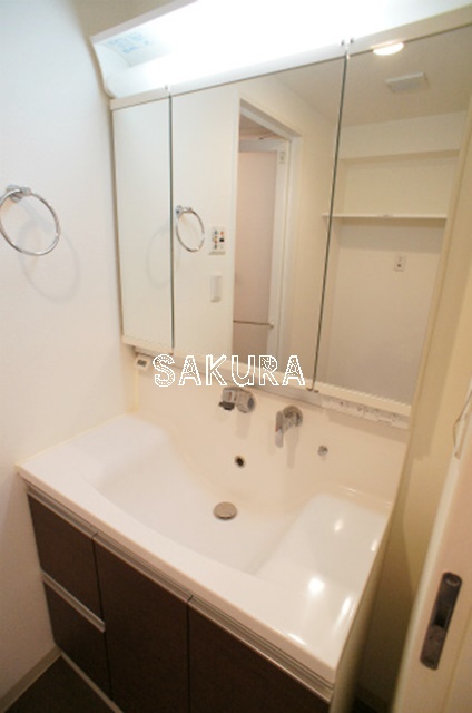 洗面設備　身支度に便利な洗面台！