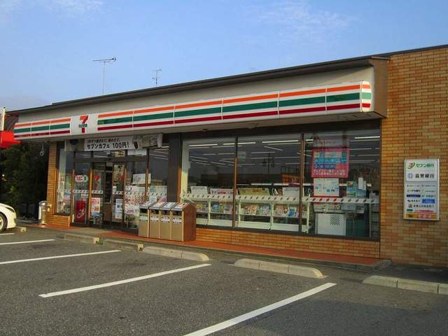 その他　セブンイレブン近江八幡白鳥町店まで450m
