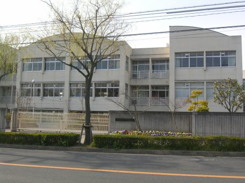 中学校　明治池中学校（中学校）まで558m