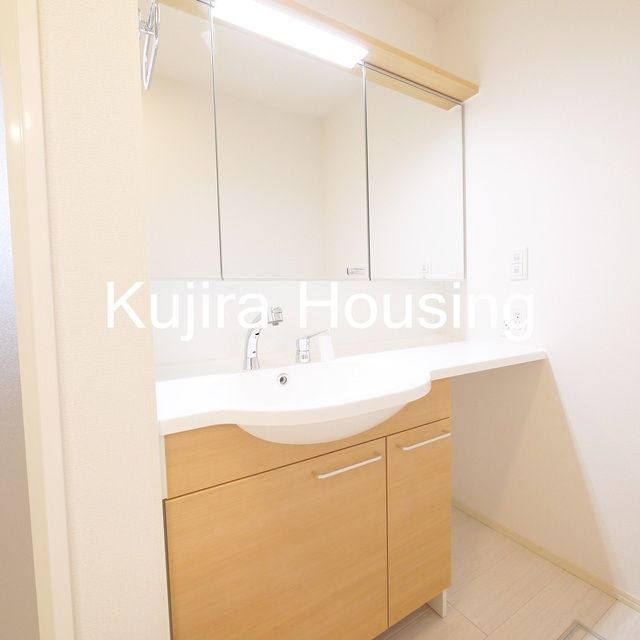 洗面設備　三面鏡付きの洗髪洗面化粧台完備★