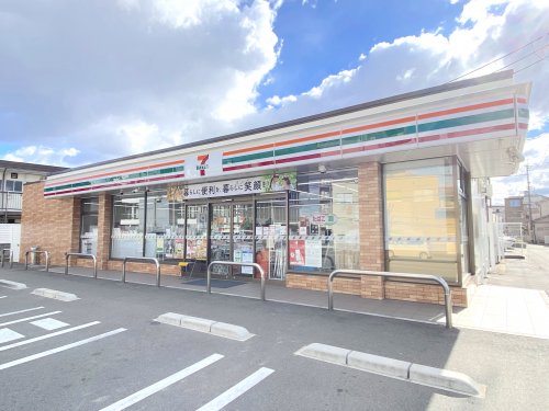 コンビニ　セブンイレブン 堺鳳南町5丁店（コンビニ）まで111m