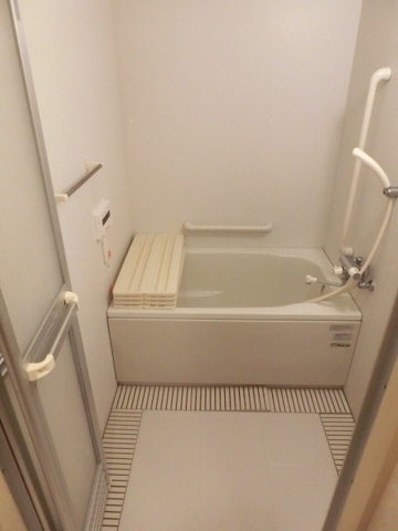 バス・シャワールーム　清潔感のあるお風呂です♪