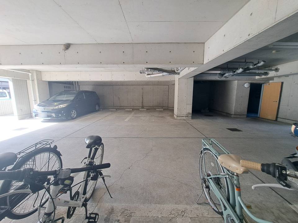 駐車場　駐車場