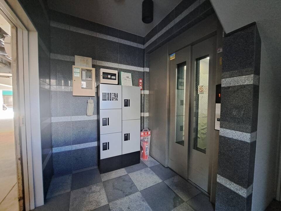 エントランス　宅配ボックス