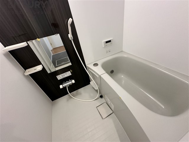 バス・シャワールーム　浴室乾燥機付きで便利です！