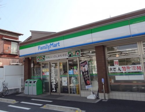 コンビニ　ファミリーマート 羽田六丁目店（コンビニ）まで312m