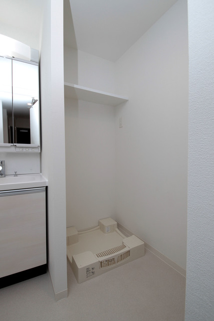 その他設備　実際のお部屋のフローリングは茶色となります。