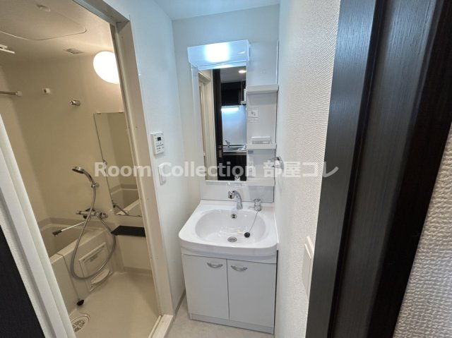 洗面設備　※同物件他部屋写真 反転、色違いの場合有 現況優先