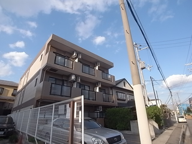 建物外観　車通りの少ない閑静な住宅街！