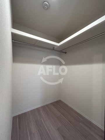 収納　コンフォリア・リヴ淡路　ウォークインクローゼット