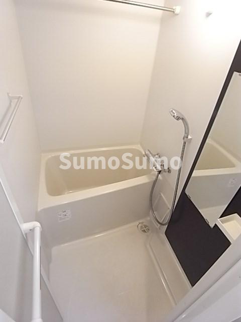 バス・シャワールーム　コンパクトで使いやすいお風呂です