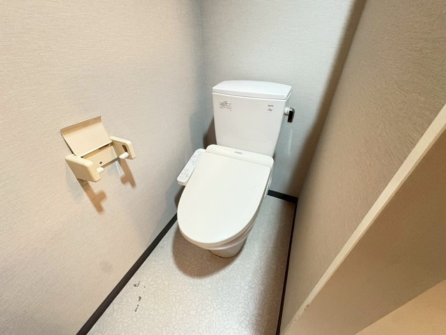 トイレ　※参考別号室の写真です