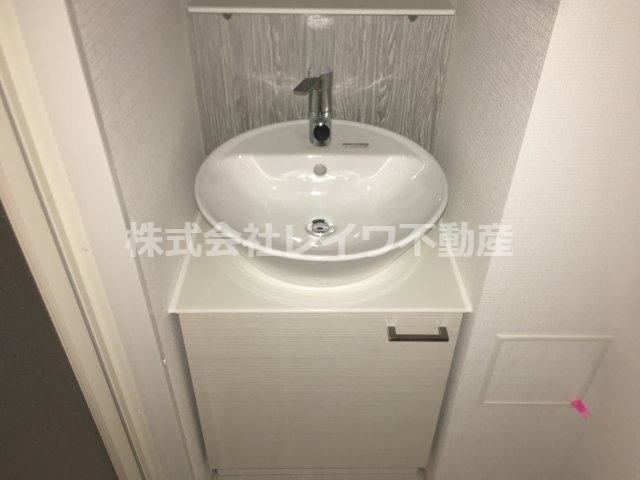 洗面設備　独立洗面台、朝の身支度には欠かせません