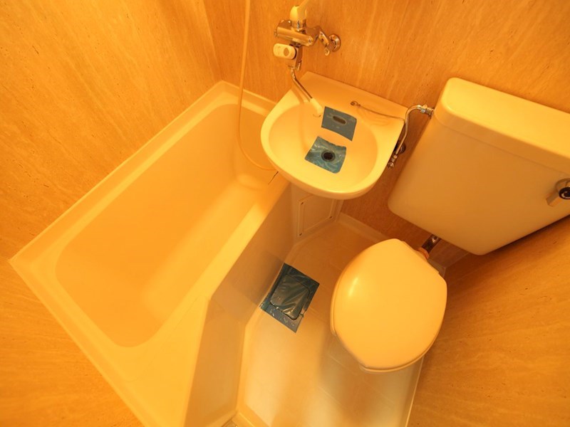 バス・シャワールーム　バスルーム（鏡付）