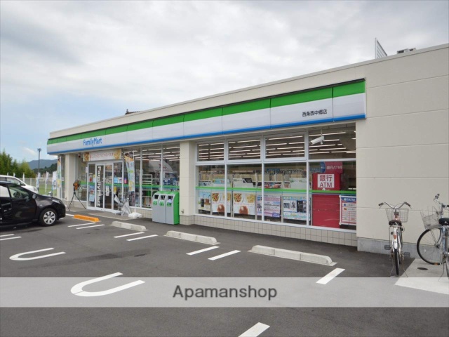 コンビニ　ファミリーマート（コンビニ）まで1690m