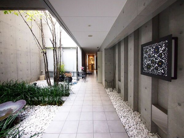 エントランス　名古屋で一番初期費用の安い賃貸専門の不動産会社です(^^)