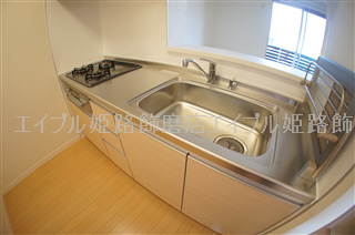 キッチン　写真は反転のお部屋です