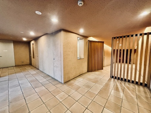 エントランス　エントランス内　※2025年11月撮影