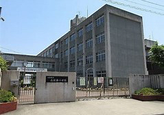 小学校　高岡小学校（小学校）まで1354m