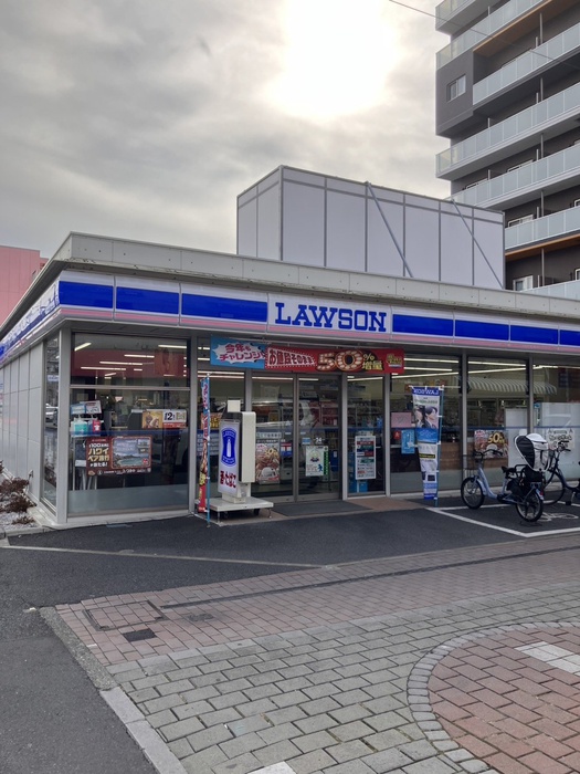 コンビニ　ローソン草加谷塚一丁目店（コンビニ）まで290m
