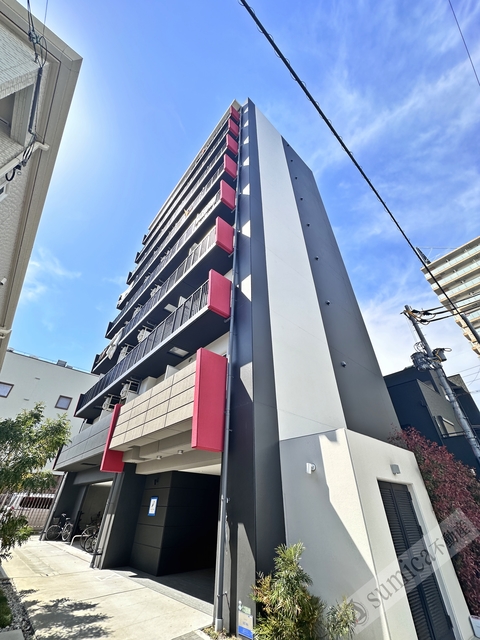 建物外観　差し色がお洒落な築浅マンション♪