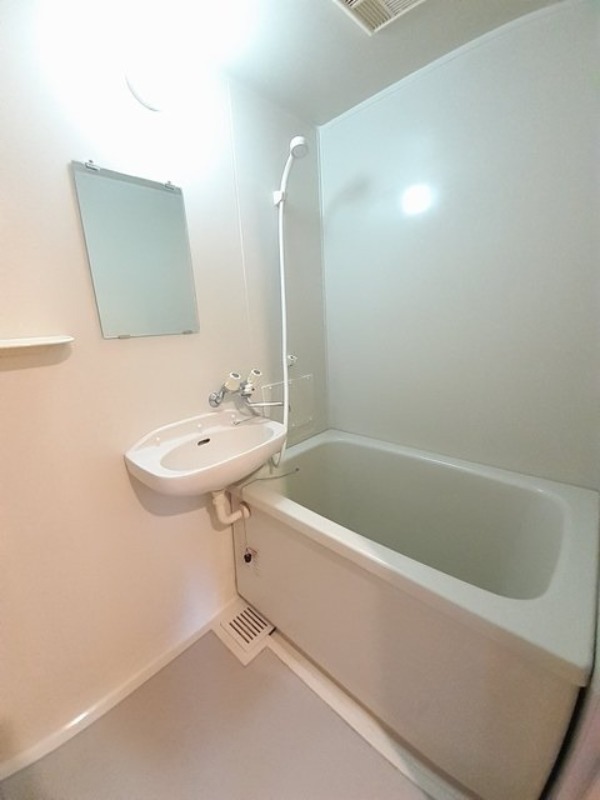 バス・シャワールーム　図面と現状に相違がある場合には現状を優先