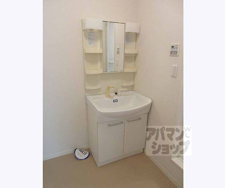 洗面設備　収納たくさんの洗面台です！