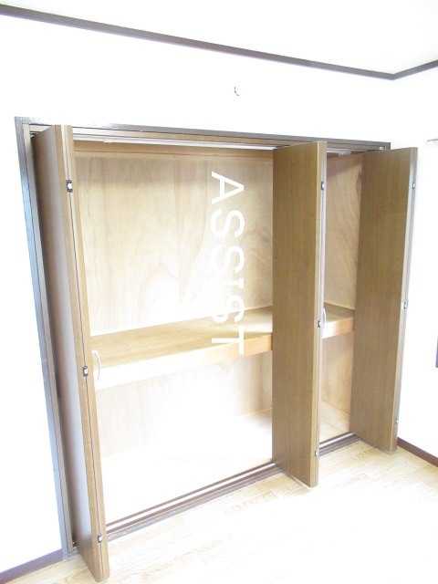 収納　写真：設備同仕様の別物件です