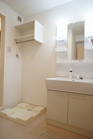 洗面設備　コンパクトで使いやすい洗面所