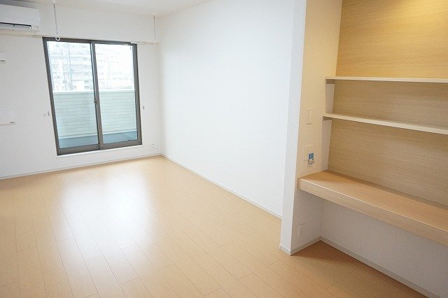 居室・リビング　こちらの居間で趣味の時間をお楽しみください