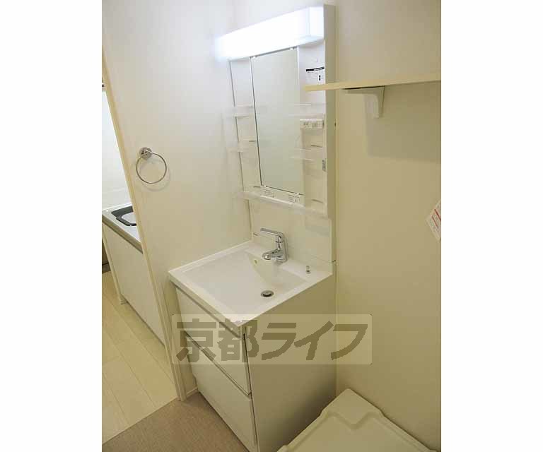 洗面設備　使いやすい洗面台です・