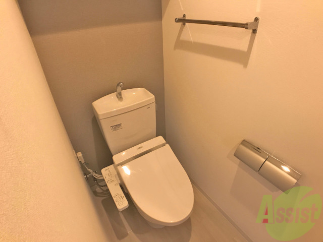 トイレ　人気のウォシュレットつきのトイレです。快適ですよ。