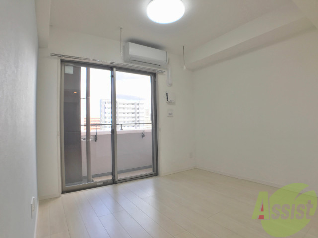 居室・リビング　白を基調とした清潔感あるお部屋ですね～。