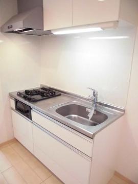 キッチン　ガスコンロとグリル付システムキッチン