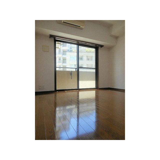 居室・リビング　6.8帖のフローリング！