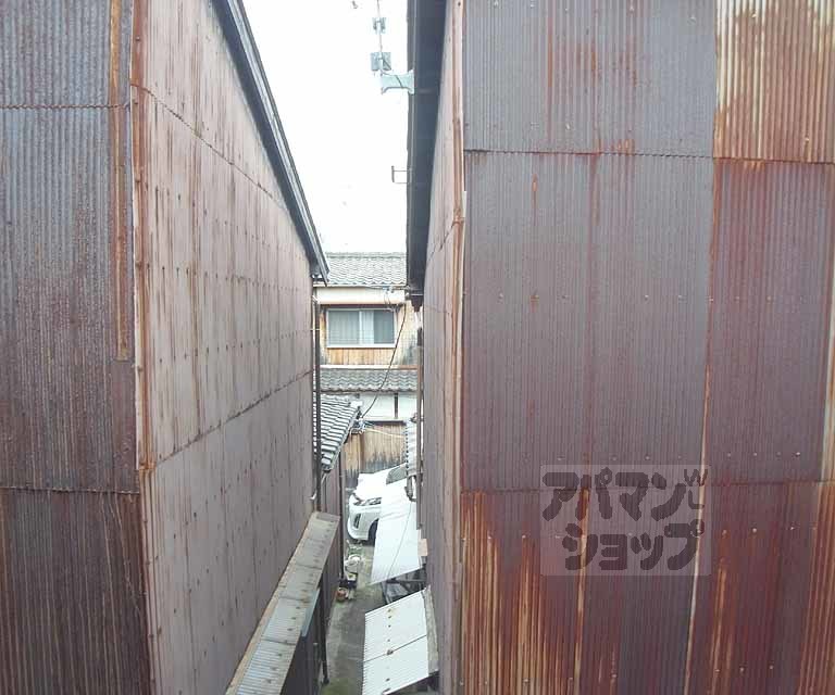 眺望　南側には建物が有りますが、陽は入ります。