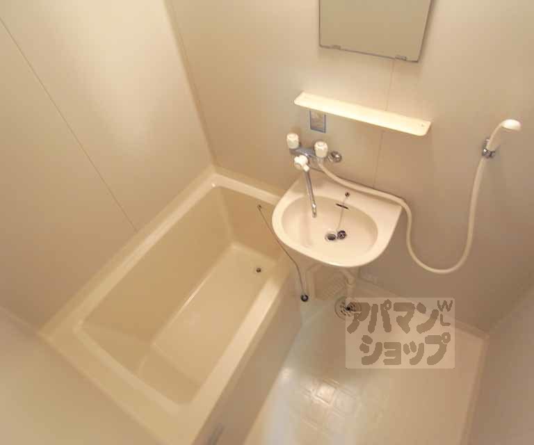 バス・シャワールーム　バスルーム。