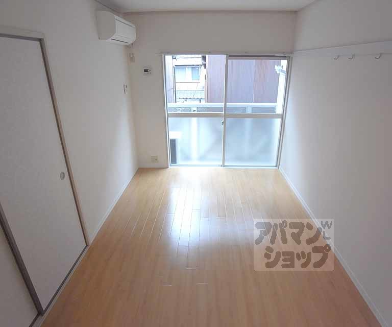 居室・リビング　和室から洋室へ改装済み！