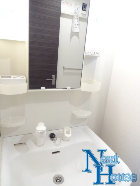 洗面設備　別部屋参考写真です