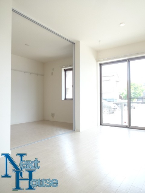 居室・リビング　別部屋参考写真です