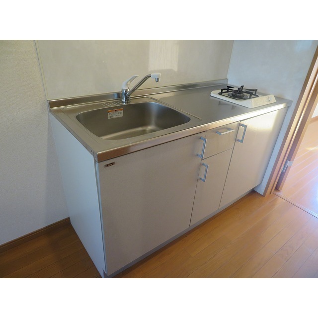 キッチン　コンパクトなキッチンで掃除もラクラク