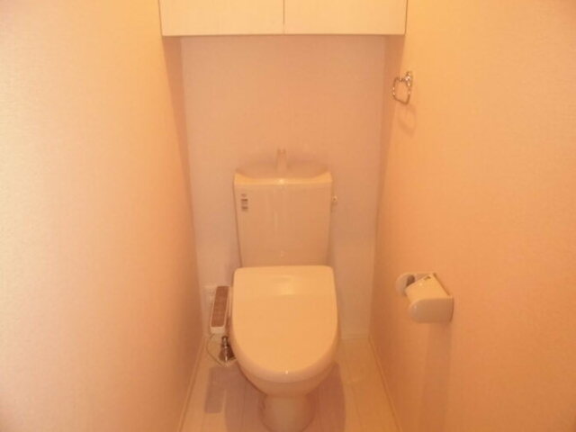 トイレ　温水洗浄暖房便座